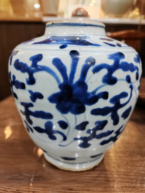古玩陶瓷明未清初青花纏枝花紋罐拍賣，當前價格2800元