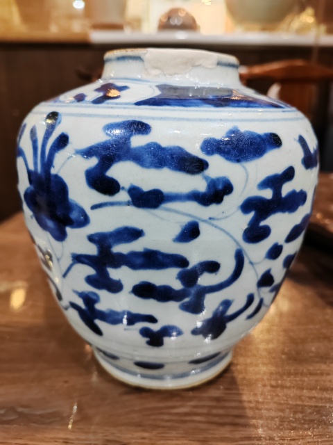 古玩陶瓷明未清初青花纏枝花紋罐拍賣，當前價格2800元