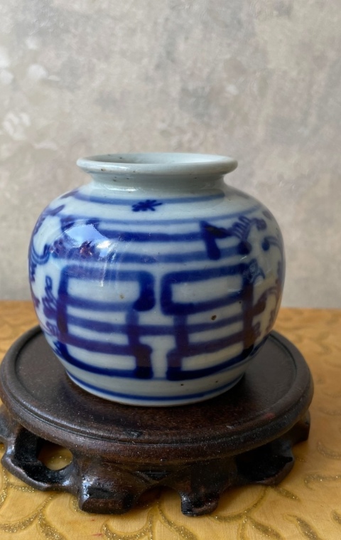 古玩陶瓷清中期青花淡描花卉喜字石榴尊拍賣，當前價格900元