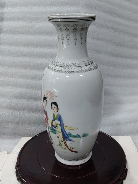 古玩陶瓷仕女紋彩繪瓶拍賣,當前價格1280元