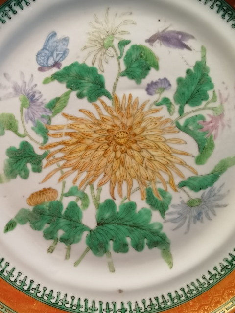 古玩陶瓷粉彩菊花、蝴蝶、蝗蟲盤（一只）拍賣，當前價格999元