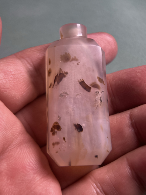 古玩玉器影子瑪瑙鼻煙壺拍賣，當前價格1800元