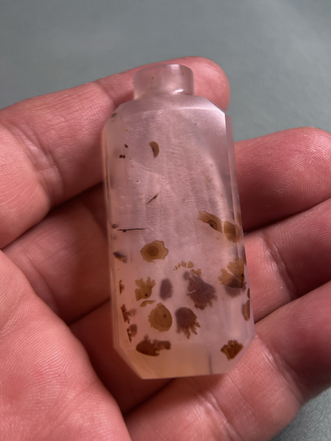 古玩玉器影子瑪瑙鼻煙壺拍賣，當前價格1800元