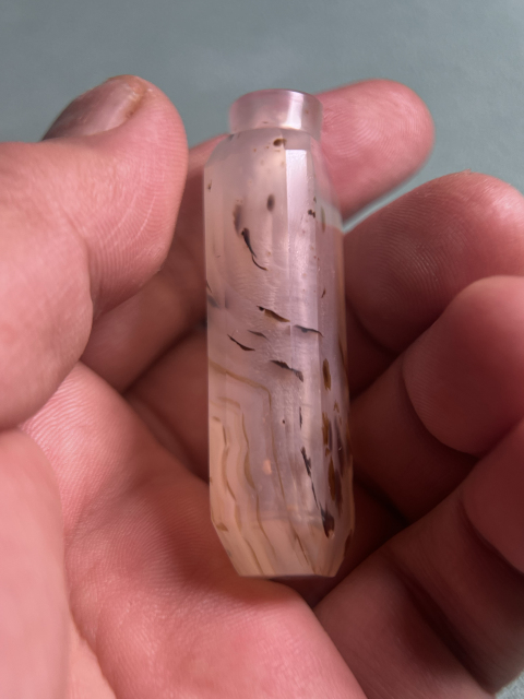 古玩玉器影子瑪瑙鼻煙壺拍賣，當前價格1800元