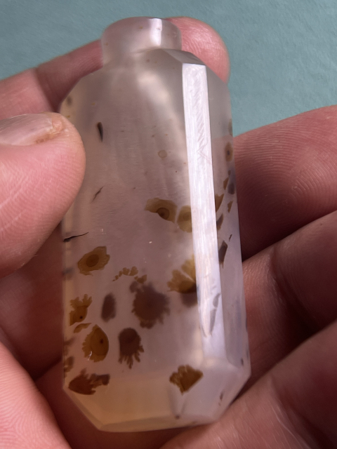 古玩玉器影子瑪瑙鼻煙壺拍賣，當前價格1800元