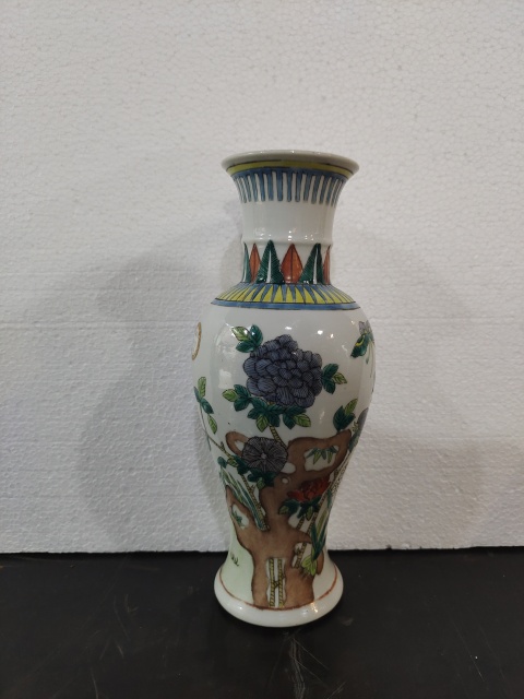 古玩陶瓷清代光緒五彩洞石花卉觀音瓶拍賣(mài)，當(dāng)前價(jià)格35000元