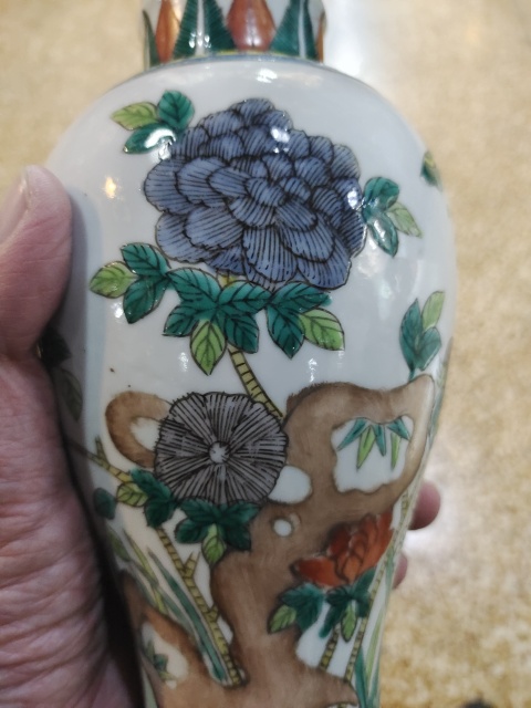 古玩陶瓷清代光緒五彩洞石花卉觀音瓶拍賣(mài)，當(dāng)前價(jià)格35000元