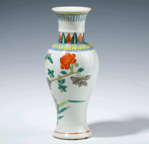 古玩陶瓷清代光緒五彩洞石花卉觀音瓶拍賣(mài)，當(dāng)前價(jià)格35000元