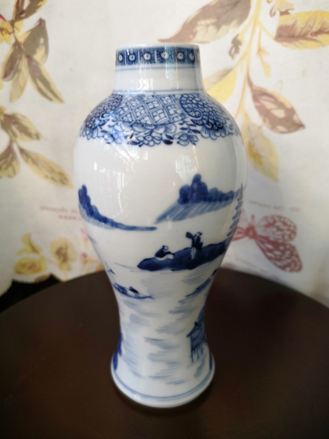 古玩陶瓷青花山水人物紋雞腿瓶拍賣，當(dāng)前價(jià)格3500元