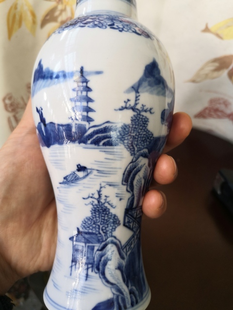 古玩陶瓷青花山水人物紋雞腿瓶拍賣，當(dāng)前價(jià)格3500元