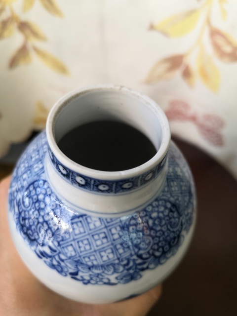 古玩陶瓷青花山水人物紋雞腿瓶拍賣，當(dāng)前價(jià)格3500元