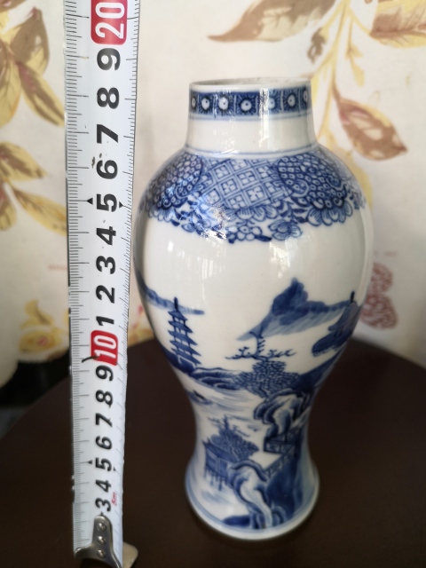 古玩陶瓷青花山水人物紋雞腿瓶拍賣，當(dāng)前價(jià)格3500元