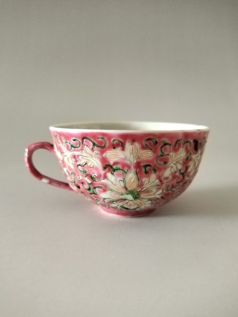 古玩陶瓷(民國(guó))胭脂紅軋道花卉紋茶杯拍賣(mài),當(dāng)前價(jià)格568元