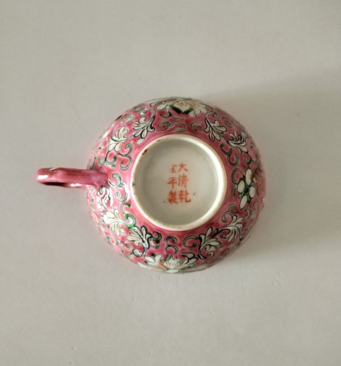 古玩陶瓷(民國(guó))胭脂紅軋道花卉紋茶杯拍賣(mài),當(dāng)前價(jià)格568元