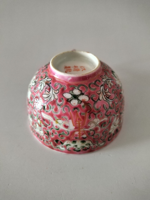 古玩陶瓷(民國(guó))胭脂紅軋道花卉紋茶杯拍賣(mài),當(dāng)前價(jià)格568元