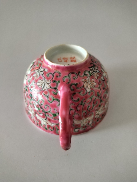 古玩陶瓷(民國(guó))胭脂紅軋道花卉紋茶杯拍賣(mài),當(dāng)前價(jià)格568元