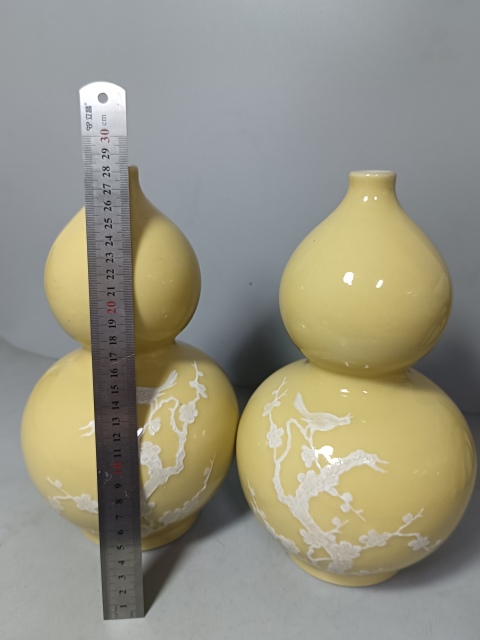 古玩陶瓷精美黃地堆白花鳥紋葫蘆瓶一對拍賣,當前價格428元