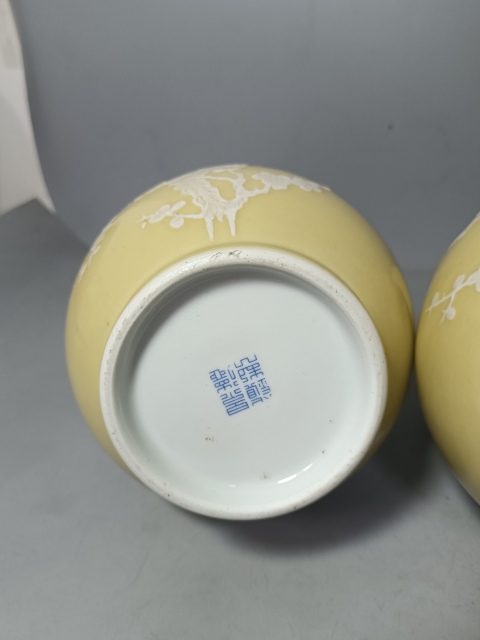 古玩陶瓷精美黃地堆白花鳥紋葫蘆瓶一對拍賣,當前價格428元
