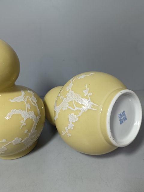 古玩陶瓷精美黃地堆白花鳥紋葫蘆瓶一對拍賣,當前價格428元