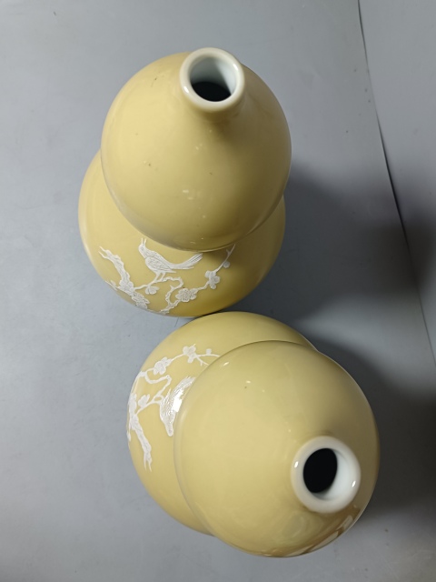古玩陶瓷精美黃地堆白花鳥紋葫蘆瓶一對拍賣,當前價格428元