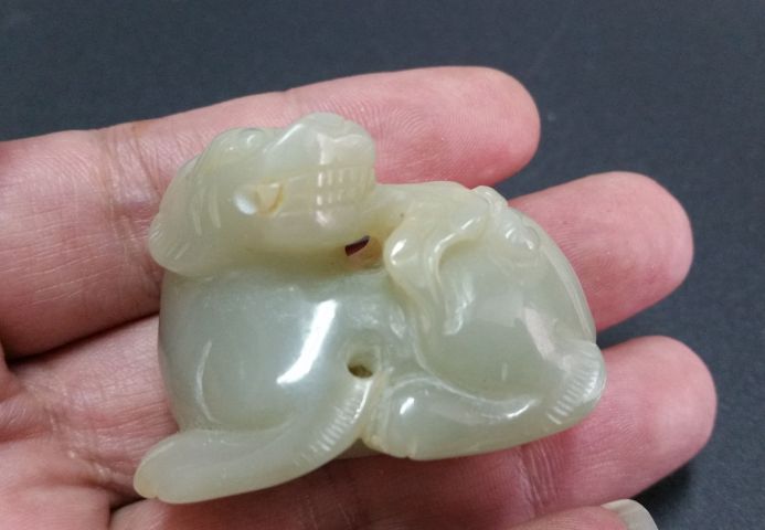 古玩玉器和田玉雕“瑞獸”把件拍賣，當前價格528元