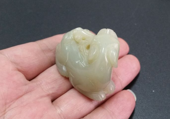 古玩玉器和田玉雕“瑞獸”把件拍賣，當前價格528元