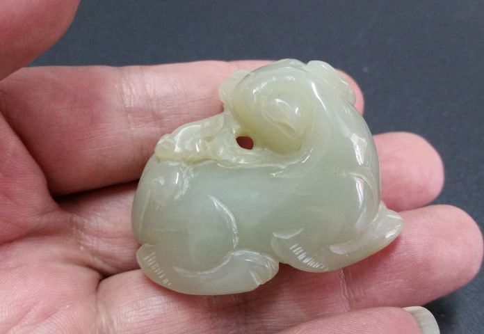 古玩玉器和田玉雕“瑞獸”把件拍賣，當前價格528元