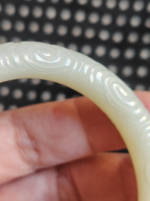 古玩玉器和田玉雕“卷云紋手鐲”拍賣,當前價格3280元