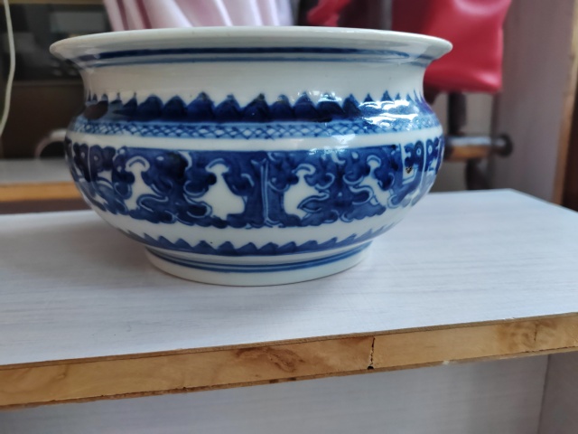 古玩陶瓷拐子龍紋青花香爐拍賣,當前價格6888元