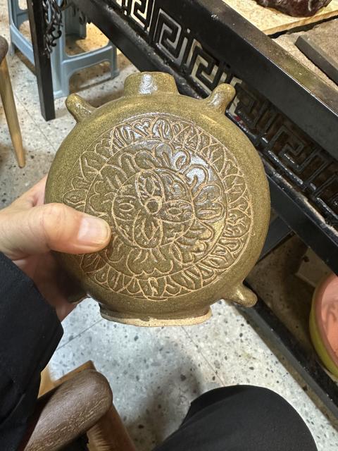 古玩陶瓷明代山西渾源窯匾壺拍賣,當前價格19000元