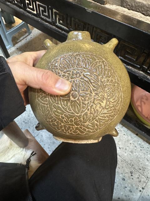 古玩陶瓷明代山西渾源窯匾壺拍賣,當前價格19000元