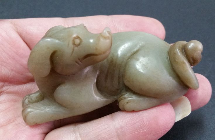 古玩玉器和田玉雕“臥犬”擺件拍賣，當前價格800元