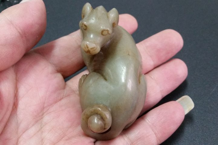 古玩玉器和田玉雕“臥犬”擺件拍賣，當前價格800元