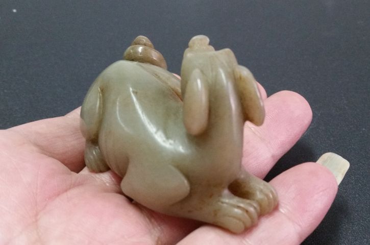 古玩玉器和田玉雕“臥犬”擺件拍賣，當前價格800元
