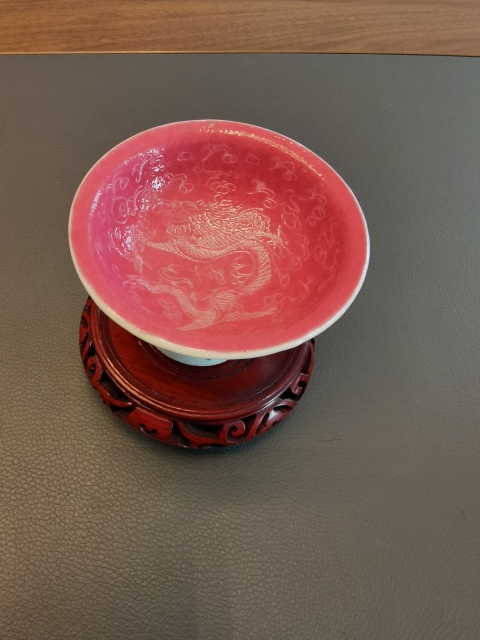 古玩陶瓷胭脂紅釉軋道粉彩正面五爪龍紋高足杯拍賣，當(dāng)前價(jià)格650元