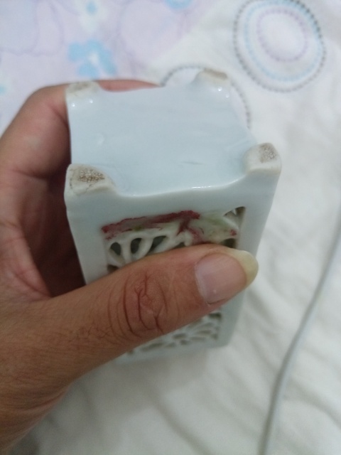 古玩陶瓷民國.白釉鏤空菊花紋筆筒499拍賣,當前價格499元