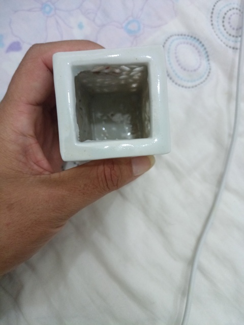 古玩陶瓷民國.白釉鏤空菊花紋筆筒499拍賣,當前價格499元