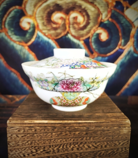 古玩陶瓷【潦華珎品名堂細路精品】粉彩提籃花卉紋大蓋碗拍賣,當前價格11800元