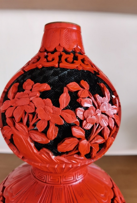 古玩陶瓷剔紅開窗葫蘆瓶拍賣，當前價格2480元