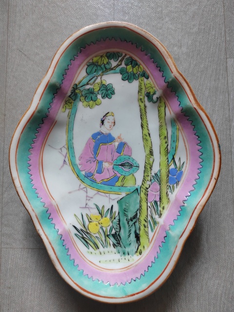 古玩陶瓷粉彩仕女花卉紋貢盤拍賣，當前價格800元