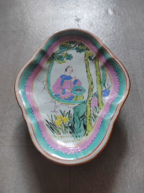 古玩陶瓷粉彩仕女花卉紋貢盤拍賣，當前價格800元