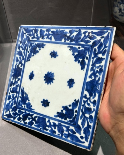 古玩陶瓷晚明清早青花描金纏枝花卉紋瓷板拍賣,當前價格4600元