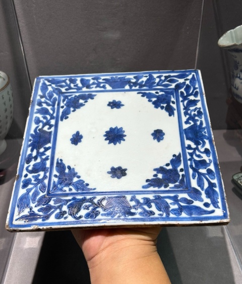 古玩陶瓷晚明清早青花描金纏枝花卉紋瓷板拍賣,當前價格4600元