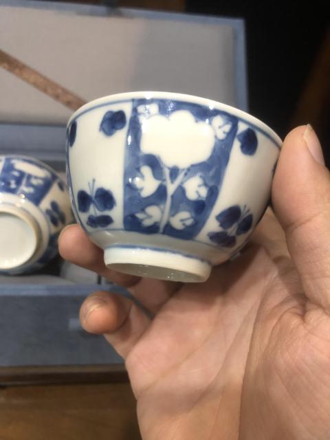 古玩陶瓷清-康熙-開窗花卉紋-圓口杯一對拍賣,當(dāng)前價格1380元