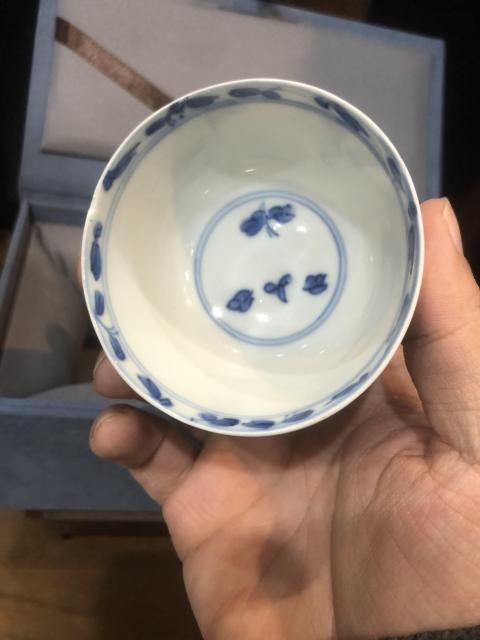 古玩陶瓷清-康熙-開窗花卉紋-圓口杯一對拍賣,當(dāng)前價格1380元
