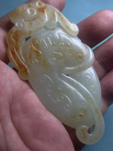 古玩玉器清中期黃玉紅皮龍紋雞心佩拍賣,當前價格56800元