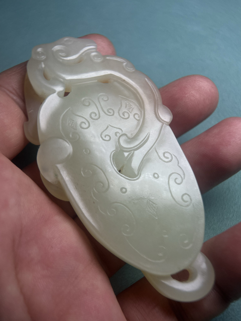 古玩玉器清中期黃玉紅皮龍紋雞心佩拍賣,當前價格56800元