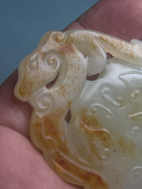 古玩玉器清中期黃玉紅皮龍紋雞心佩拍賣,當前價格56800元
