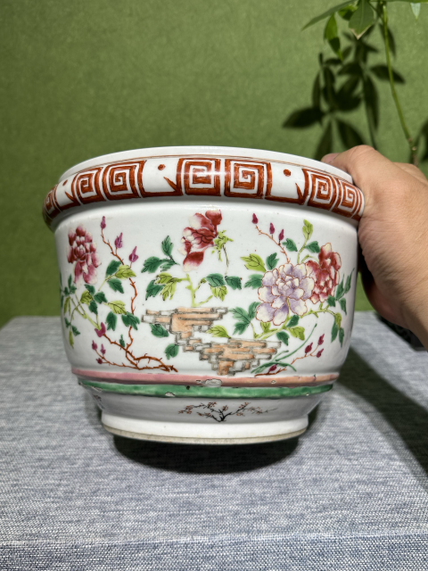 古玩陶瓷清代同治粉彩花卉紋花盆拍賣,當前價格8800元