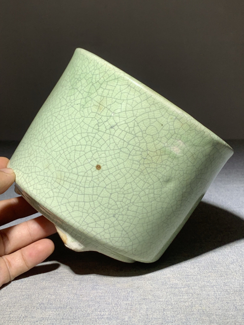 古玩陶瓷(收藏級)綠哥釉三足筒式大香爐拍賣,當前價格8888元